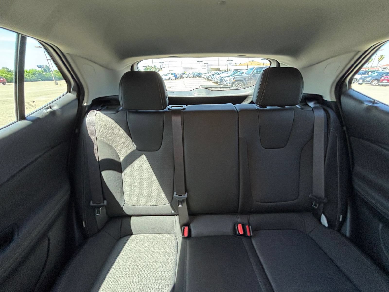 Used 2025 Buick Encore GX Preferred AWD/4WD image 70