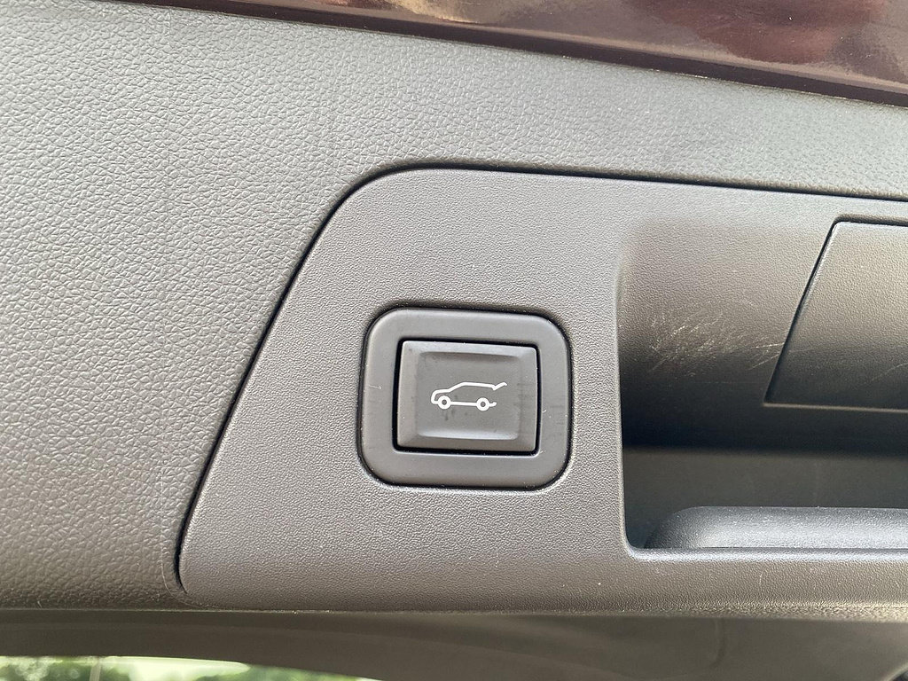 Used 2023 Buick Envision Avenir AWD/4WD image 10
