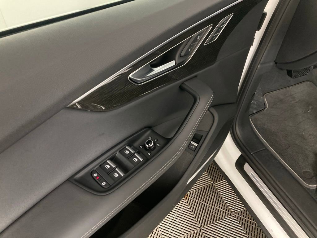 Used 2025 Audi Q7 3.0T Premium Plus image 11