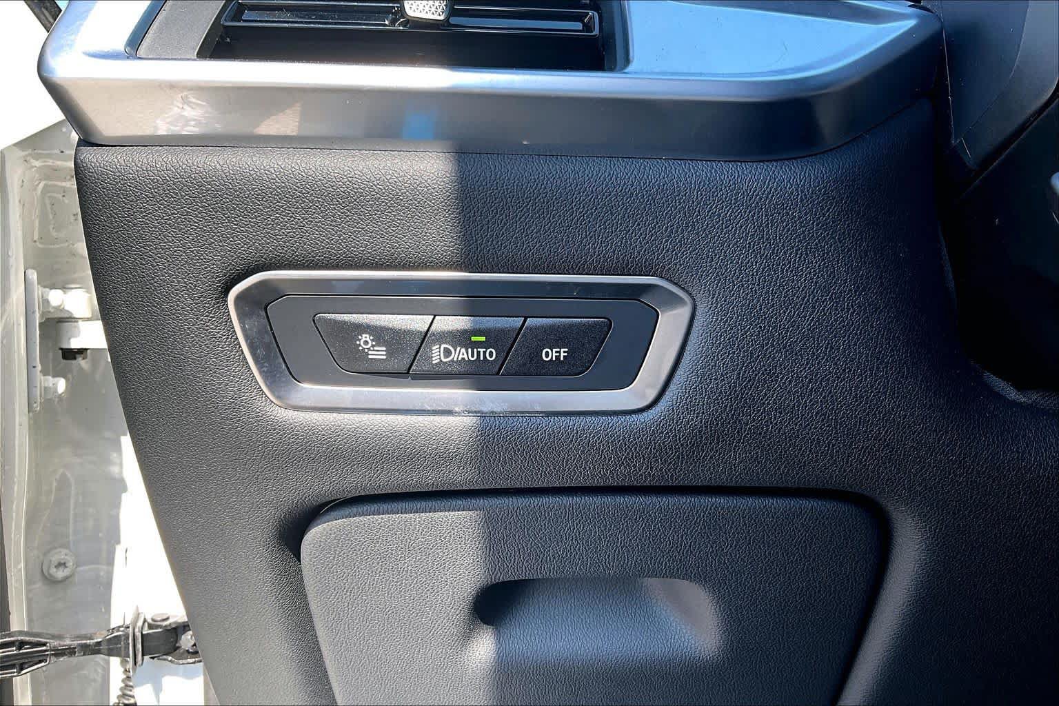 Used 2025 BMW X7 M60i AWD/4WD image 32