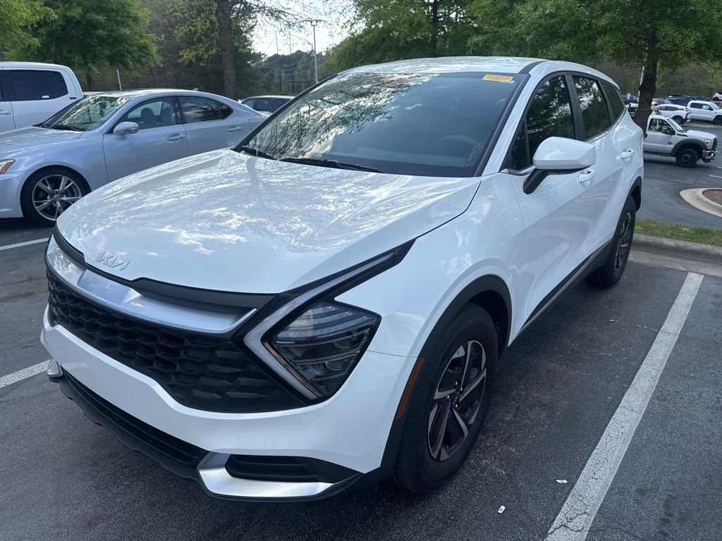 Used 2025 Kia Sportage LX image 3