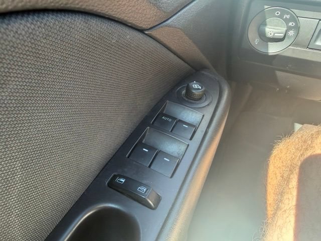 Used 2011 Ford Fusion SE FWD image 11