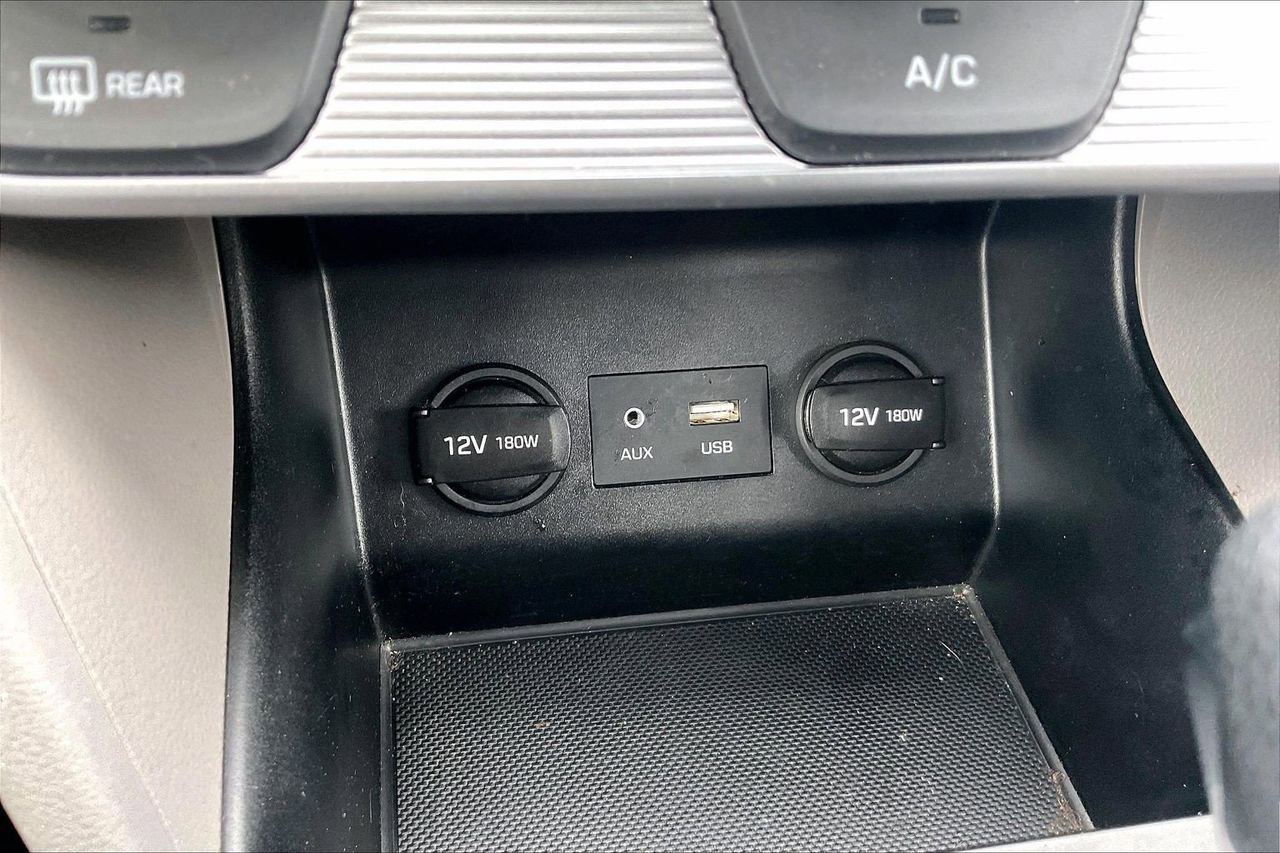 Used 2019 Hyundai Elantra SE image 16