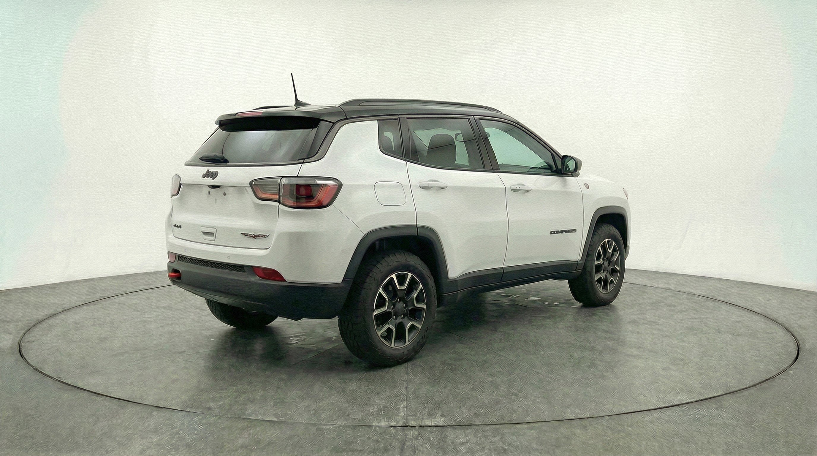 Used 2025 Jeep Compass Trailhawk AWD/4WD image 9