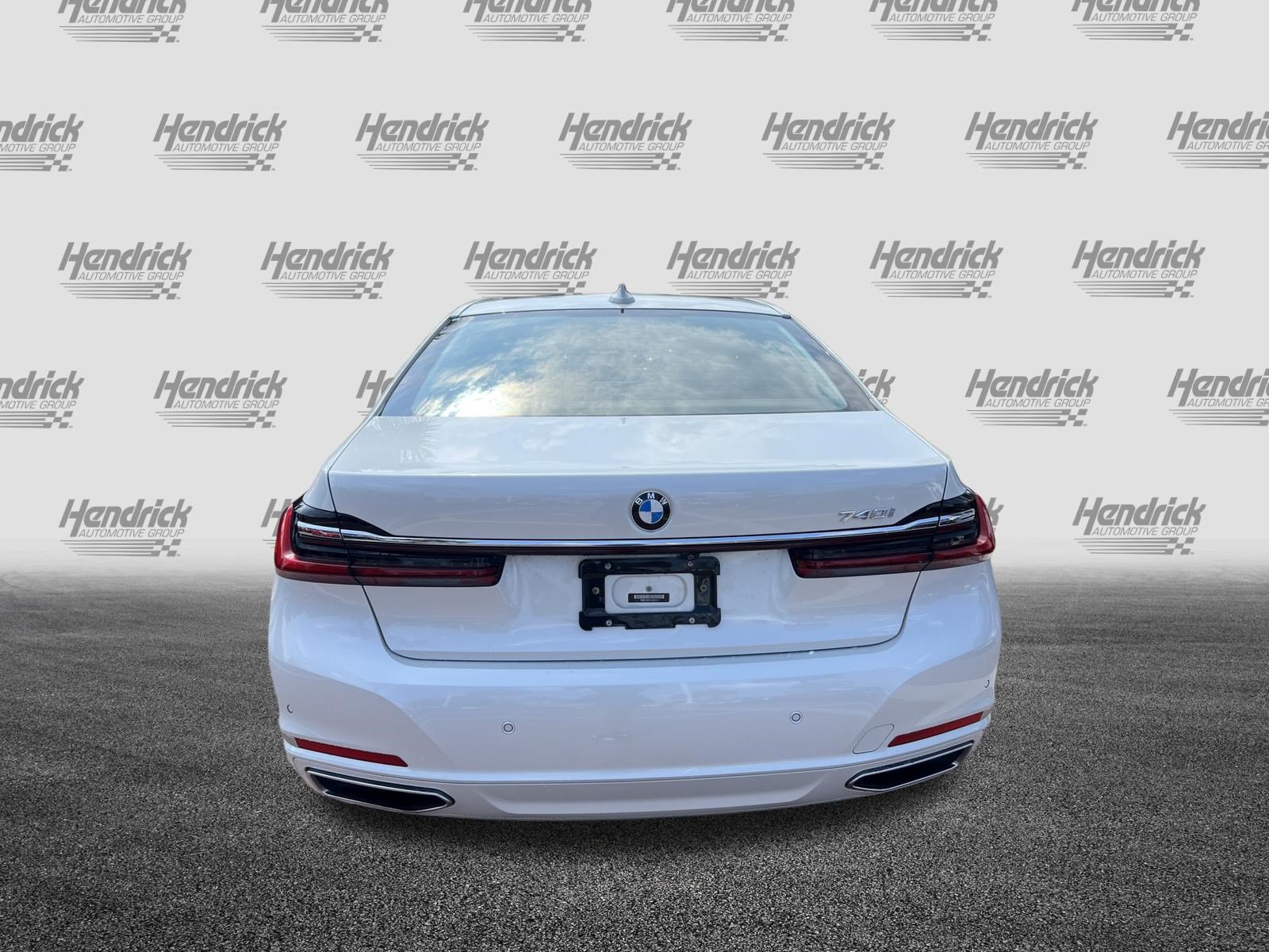 Used 2020 BMW 740i w/ Premium Package RWD image 9