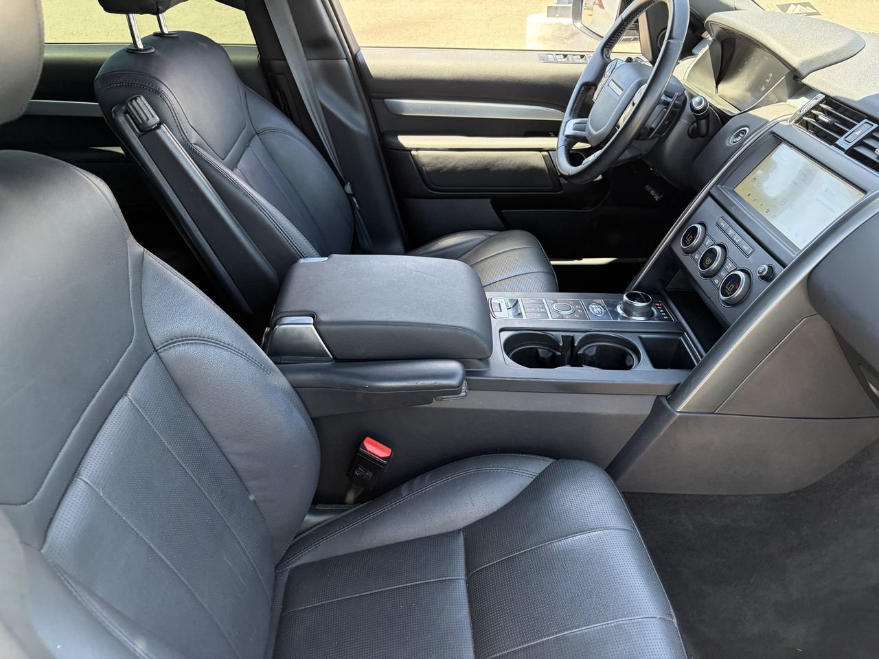 Used 2020 Land Rover Discovery Landmark AWD/4WD image 10