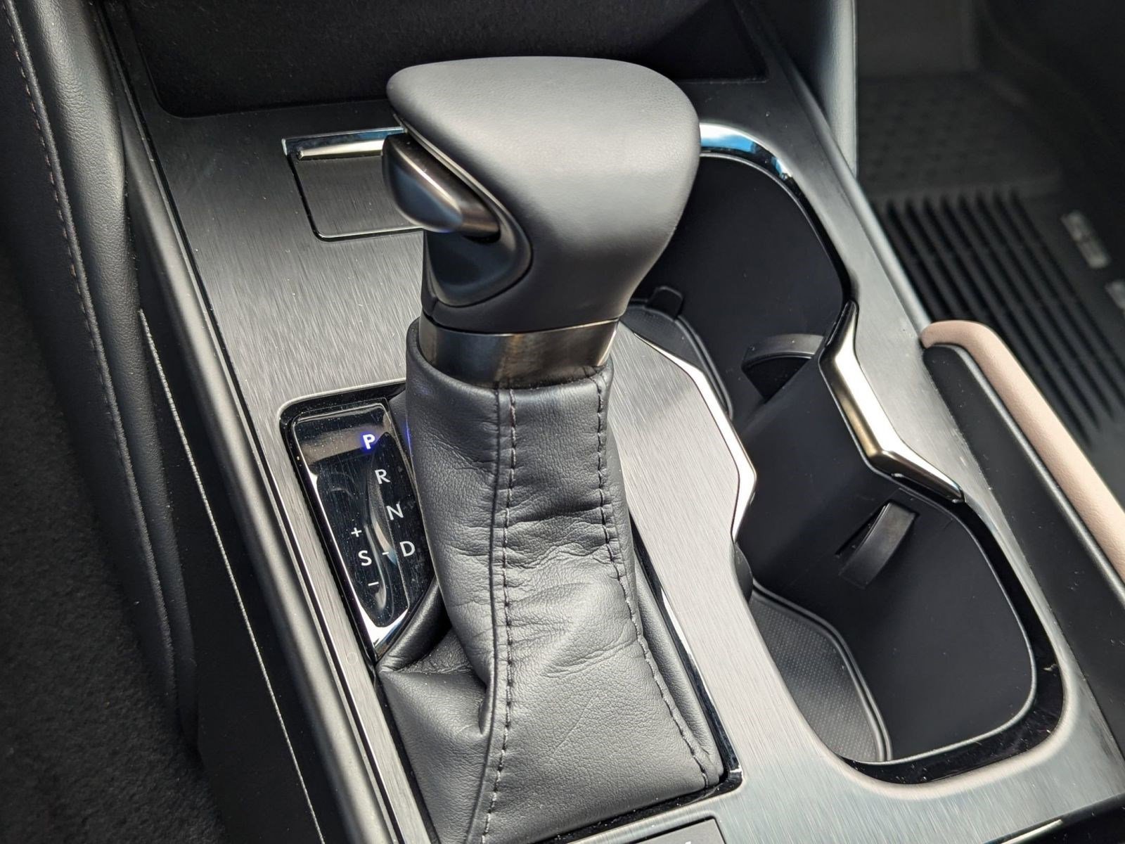 Certified 2025 Lexus ES 300h w/ Luxury Package image 16