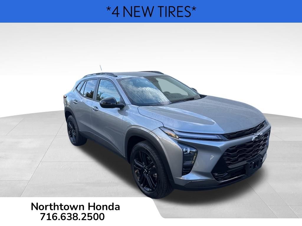 Used 2024 Chevrolet Trax ACTIV w/ Driver Confidence Package image 2