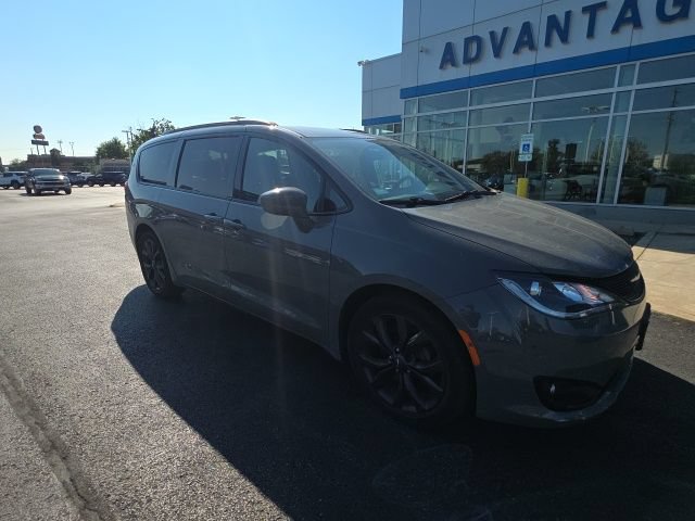 Used 2020 Chrysler Pacifica Touring-L w/ S Appearance Package FWD image 7