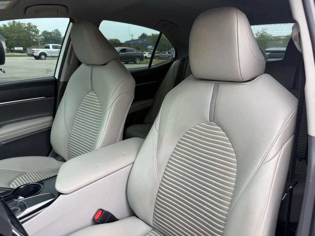 Used 2019 Toyota Camry SE w/ Convenience Package FWD image 11