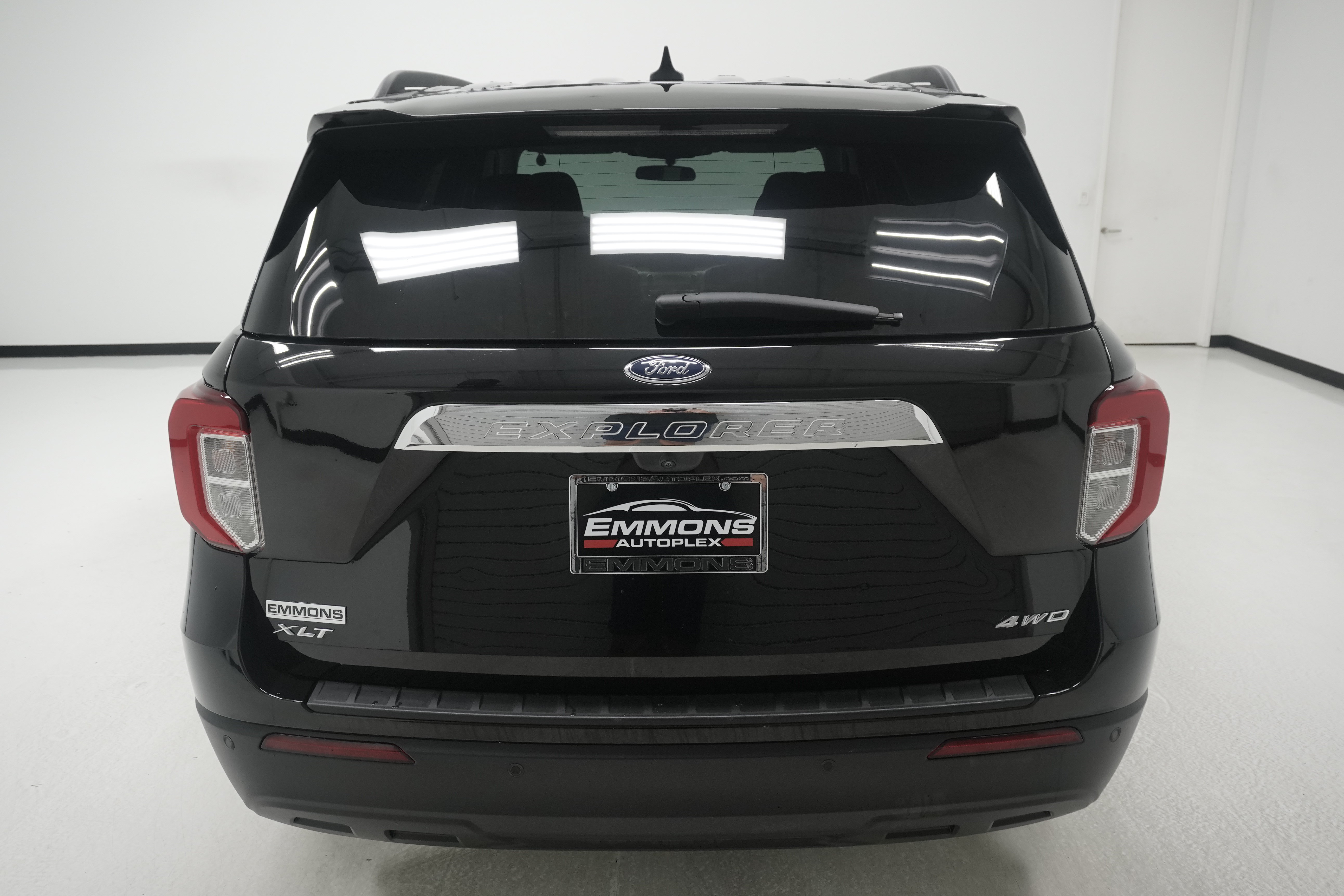 Used 2023 Ford Explorer XLT AWD/4WD image 5