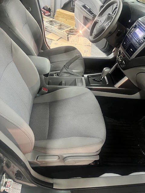Used 2012 Subaru Forester 2.5X Premium w/ All-Weather Pkg image 12