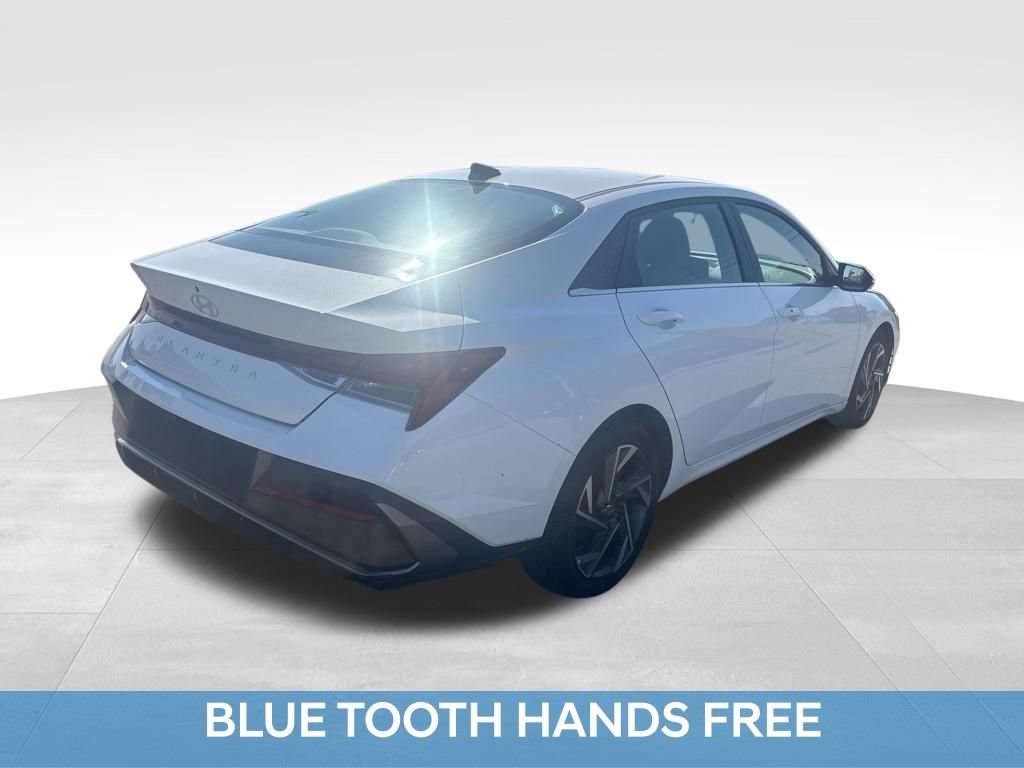 Used 2025 Hyundai Elantra SEL FWD image 11