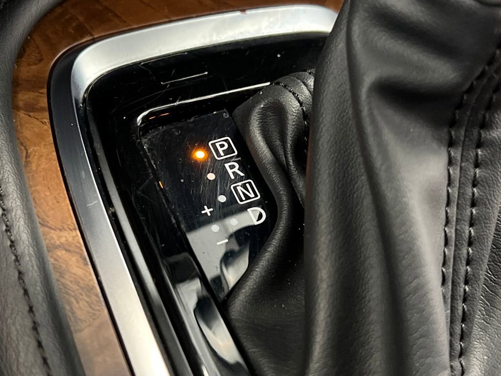 Used 2023 Nissan Armada SL w/ Captain's Chairs Package image 54