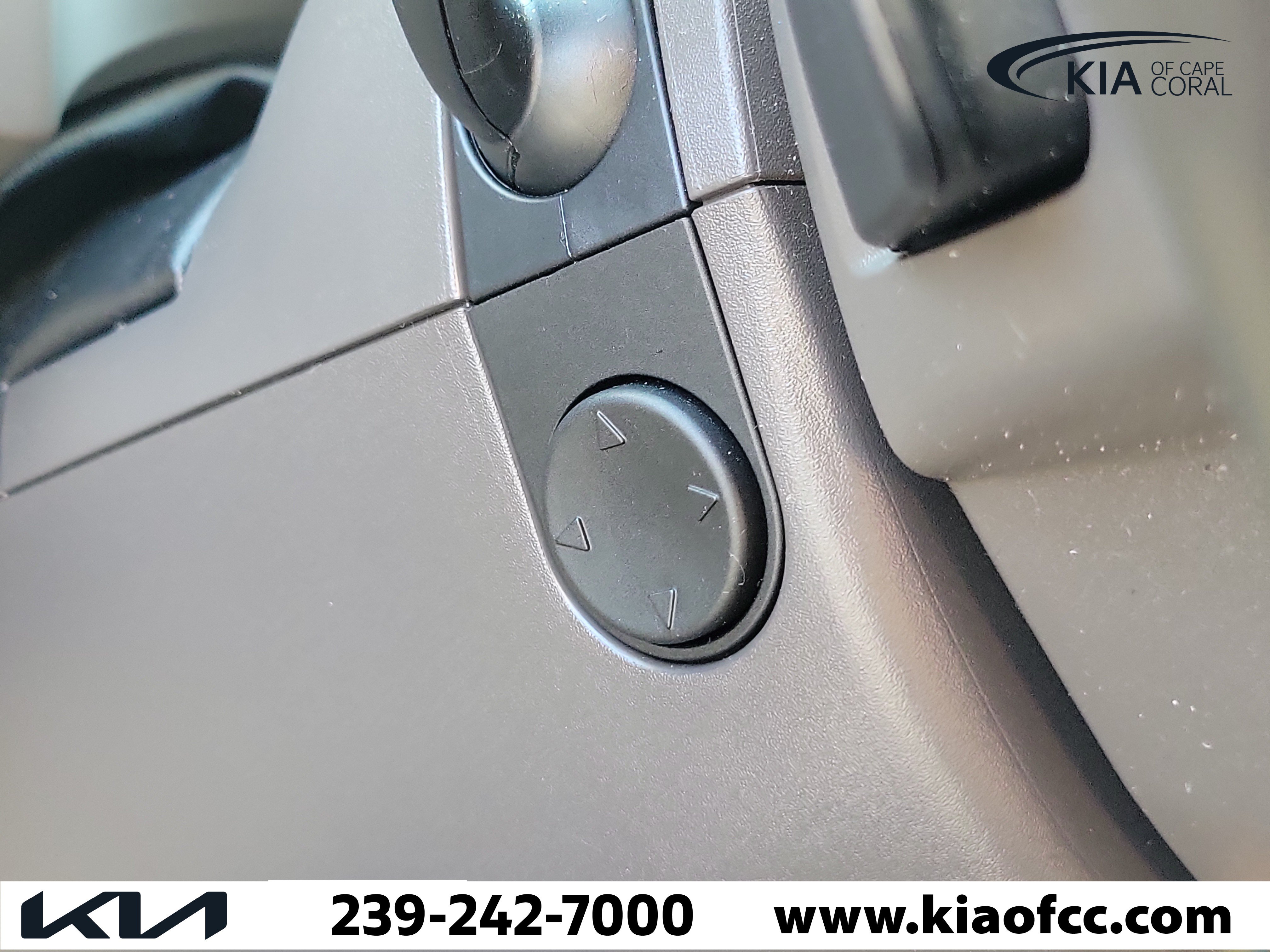 Used 2018 Lincoln MKX Select w/ Select Plus Package FWD image 25