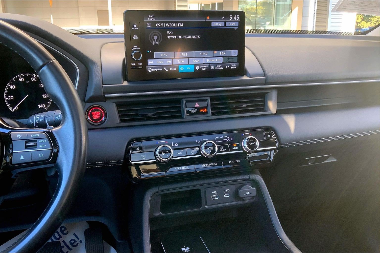 Used 2025 Honda Pilot Touring image 6