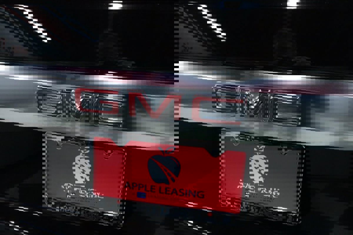 Used 2022 GMC Yukon XL Denali image 34