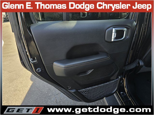 Used 2023 Jeep Wrangler Sahara image 27