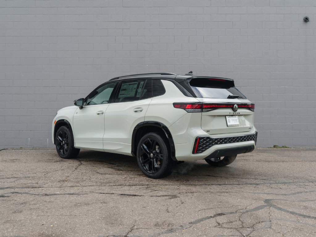 New 2026 Volkswagen Tiguan SE R-Line AWD/4WD image 4