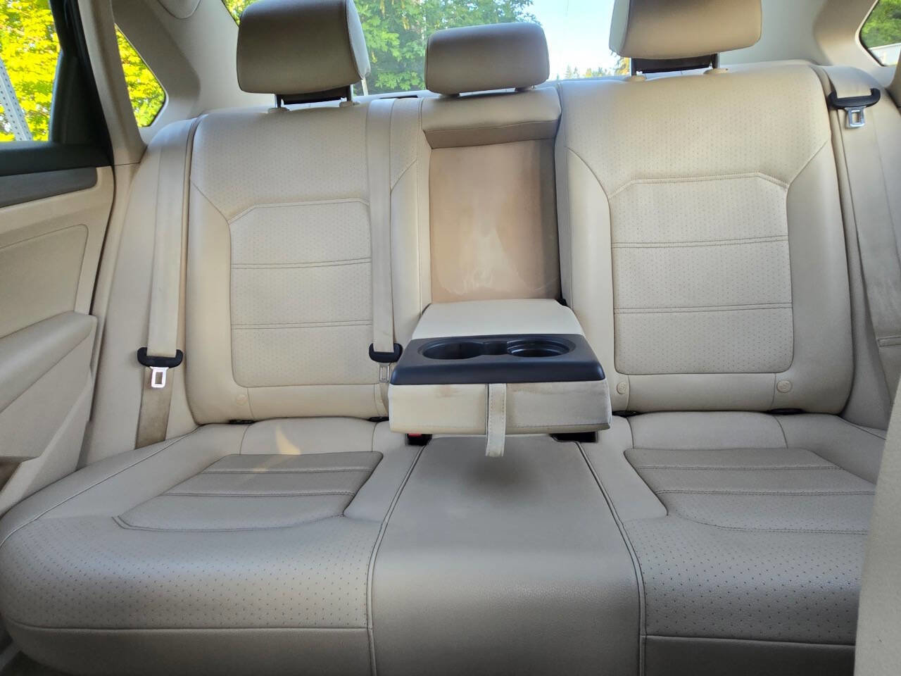 Used 2014 Volkswagen Passat TDI SE FWD image 16
