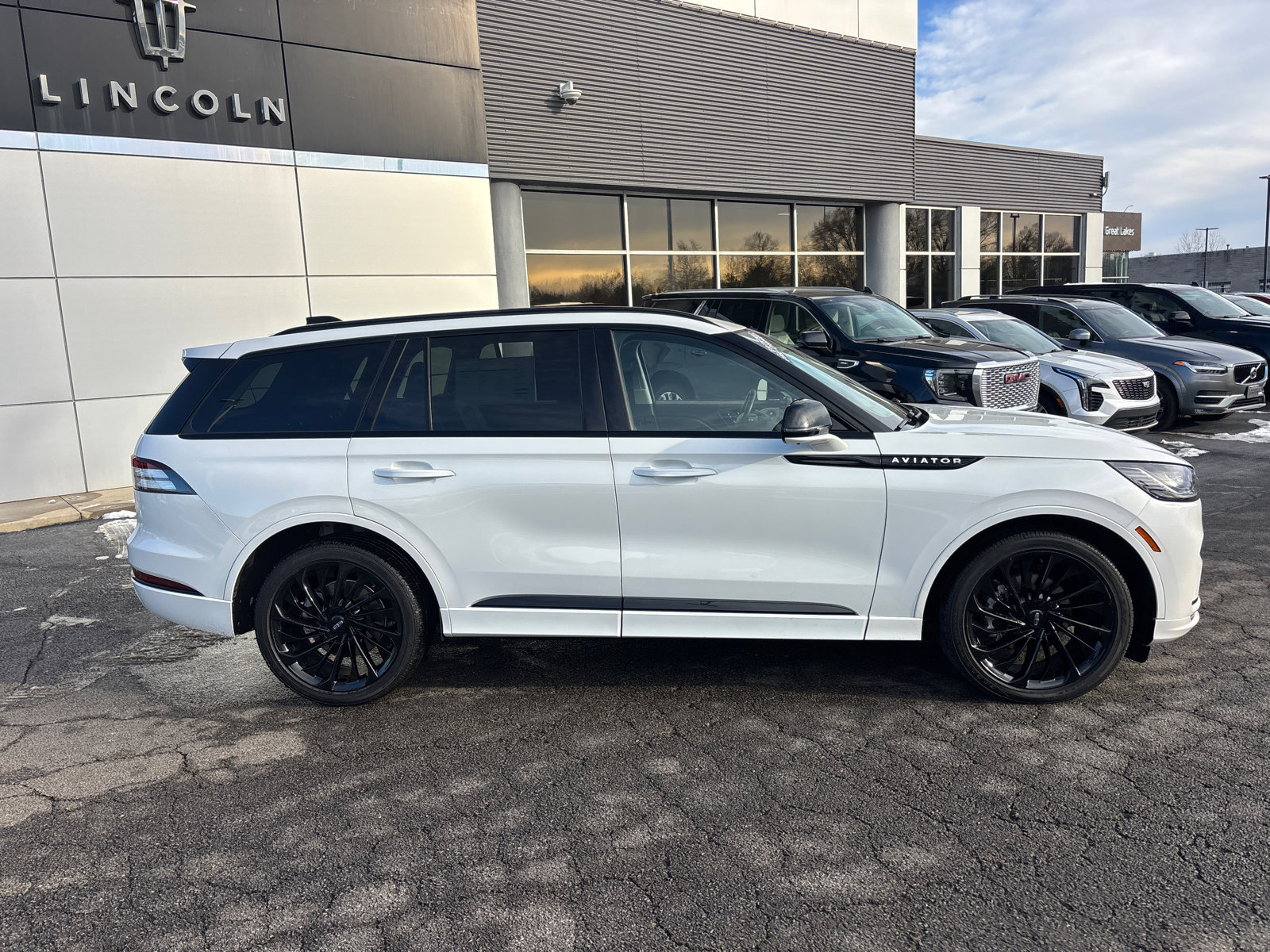 Certified 2025 Lincoln Aviator Reserve w/ Equipment Group 201A image 8