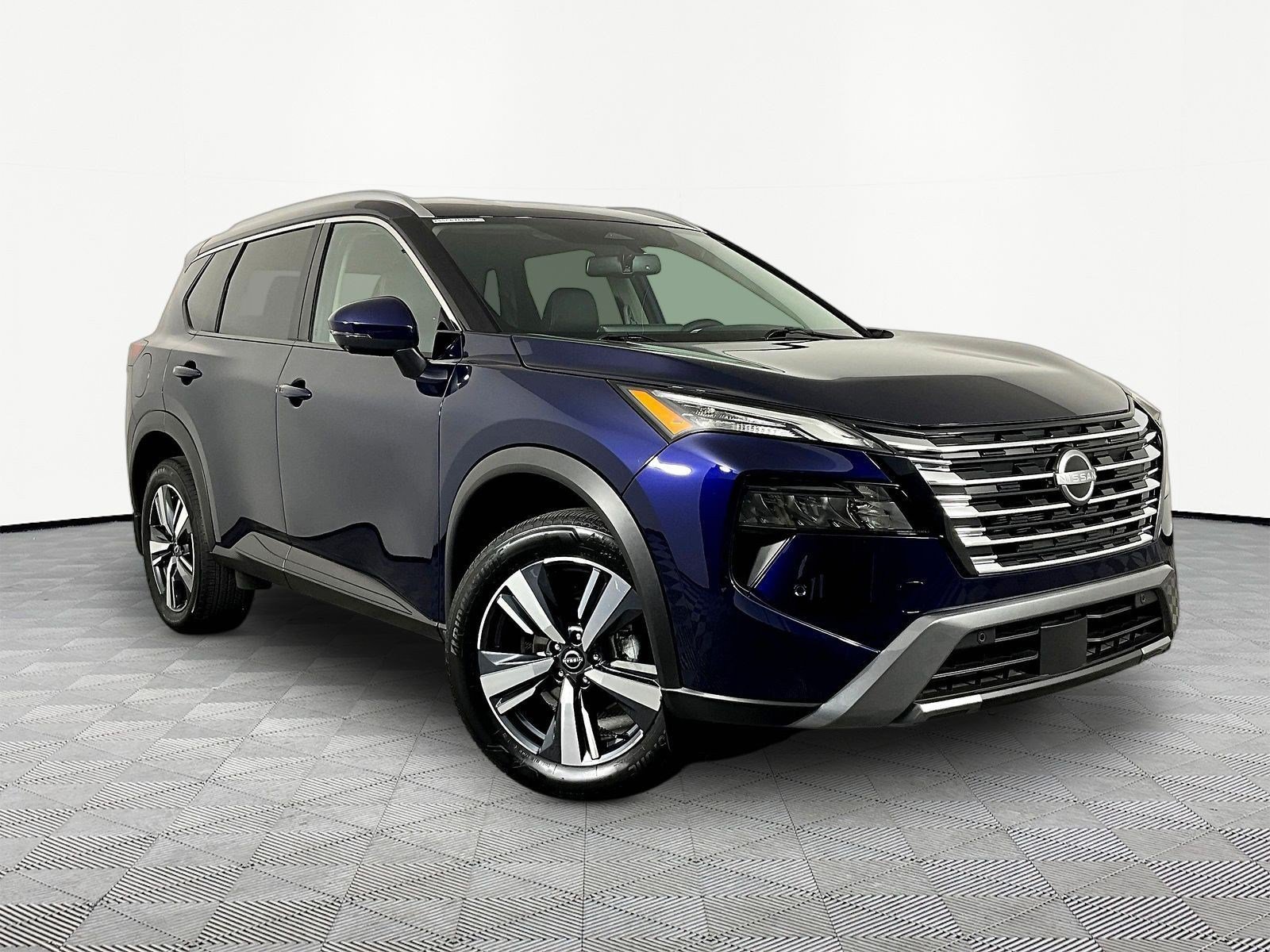 Certified 2025 Nissan Rogue SL AWD/4WD image 3