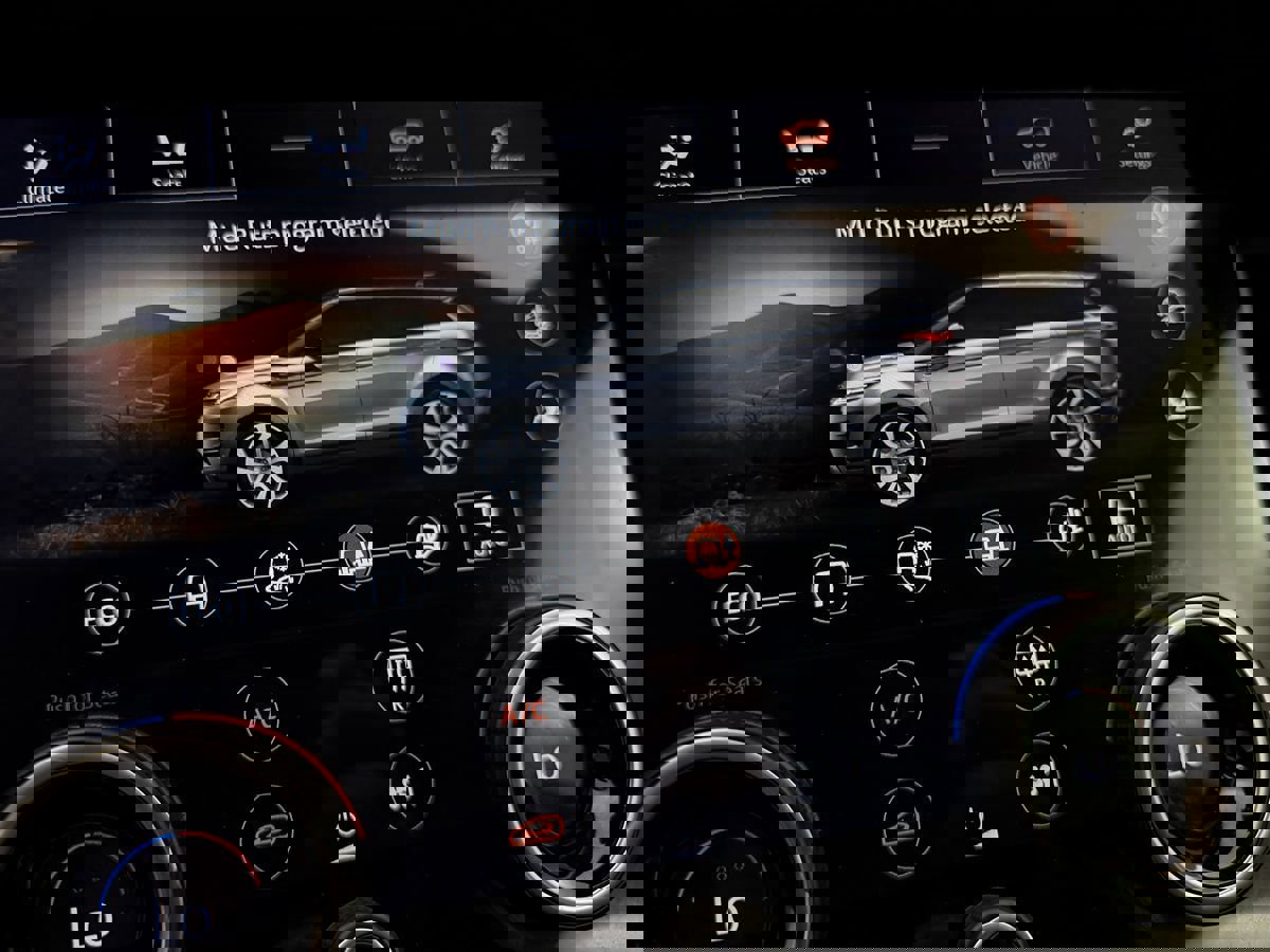 Used 2020 Land Rover Range Rover Evoque R-Dynamic SE image 33