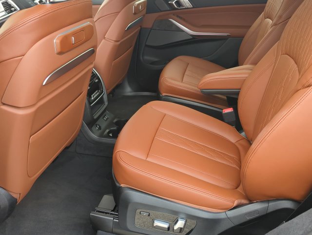 Used 2026 BMW X7 xDrive40i w/ M Sport Package AWD/4WD image 15