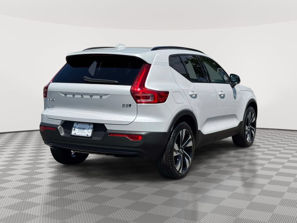 Certified 2024 Volvo XC40 B5 Plus w/ Protection Package Premier AWD/4WD image 4