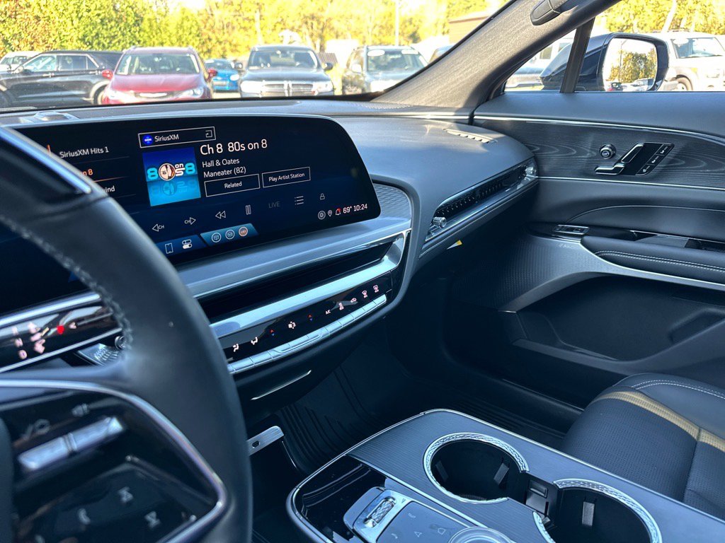 Used 2024 Cadillac Lyriq Luxury image 31