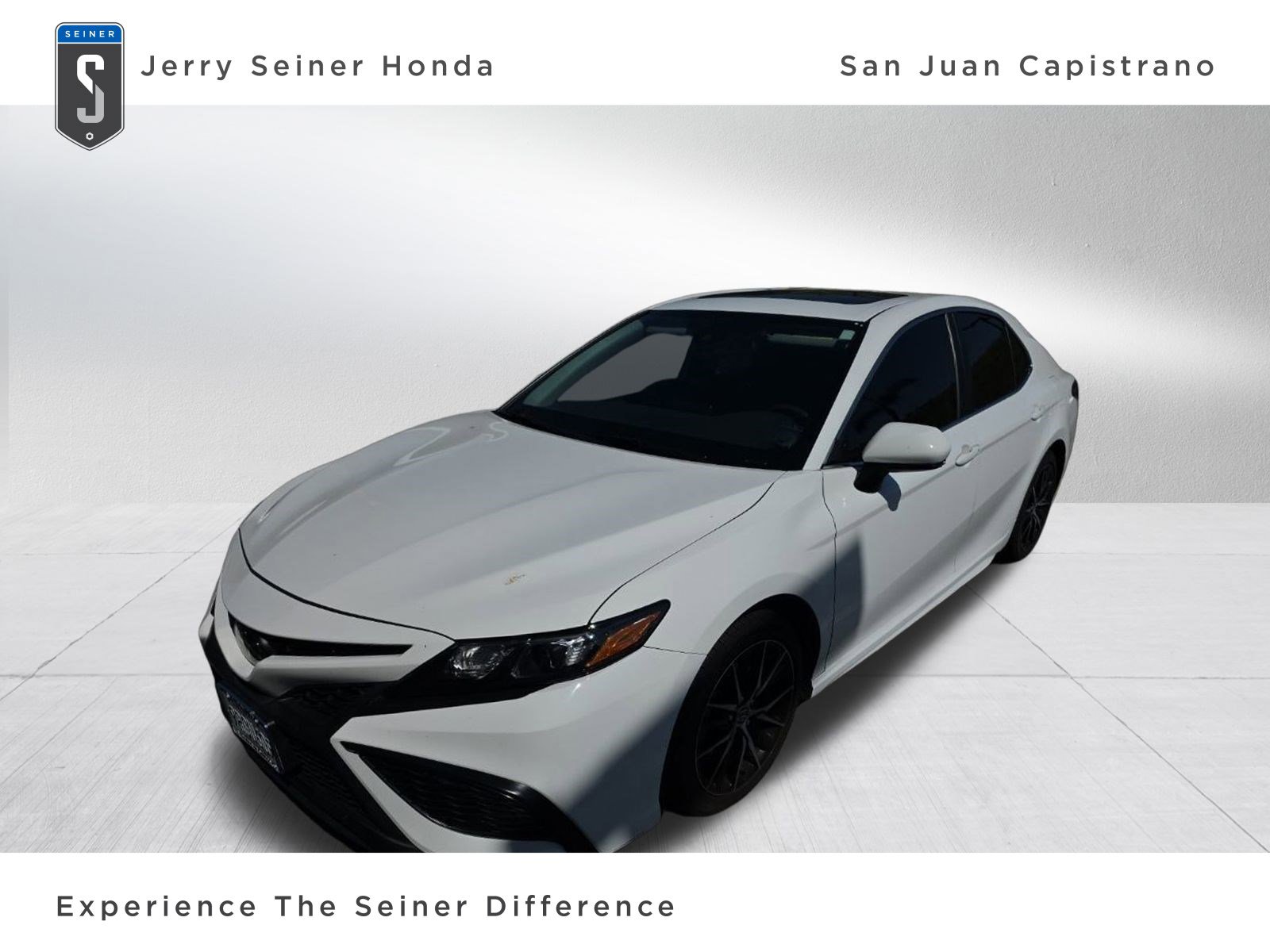 Used 2024 Toyota Camry SE w/ Audio Upgrade Package image 1