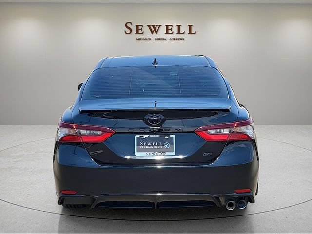 Used 2022 Toyota Camry SE w/ Convenience Package FWD image 4