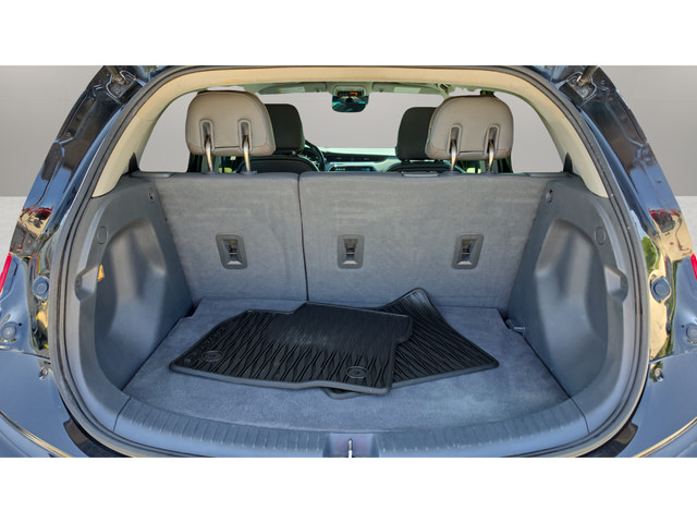 Used 2020 Chevrolet Bolt Premier w/ Infotainment Package FWD image 36