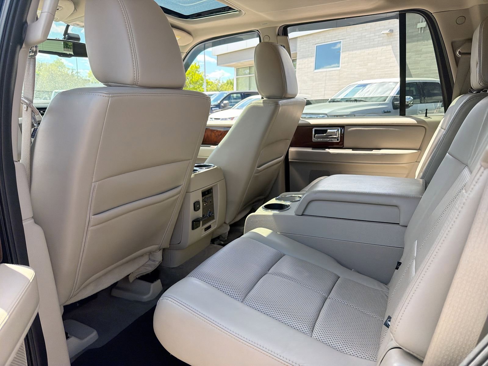Used 2013 Lincoln Navigator 4WD w/ HD Trailer Tow Pkg image 23