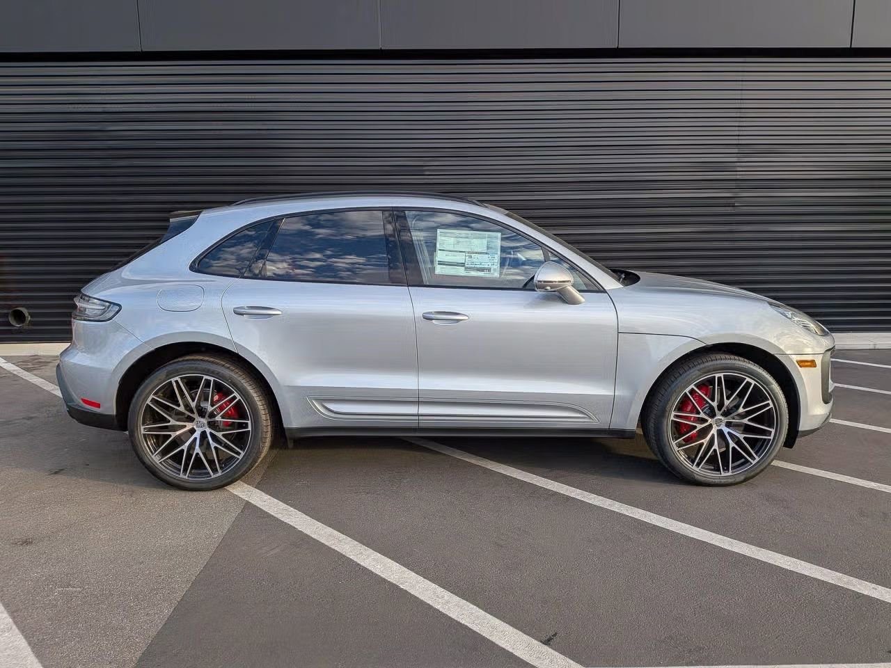 Certified 2025 Porsche Macan S AWD/4WD image 8