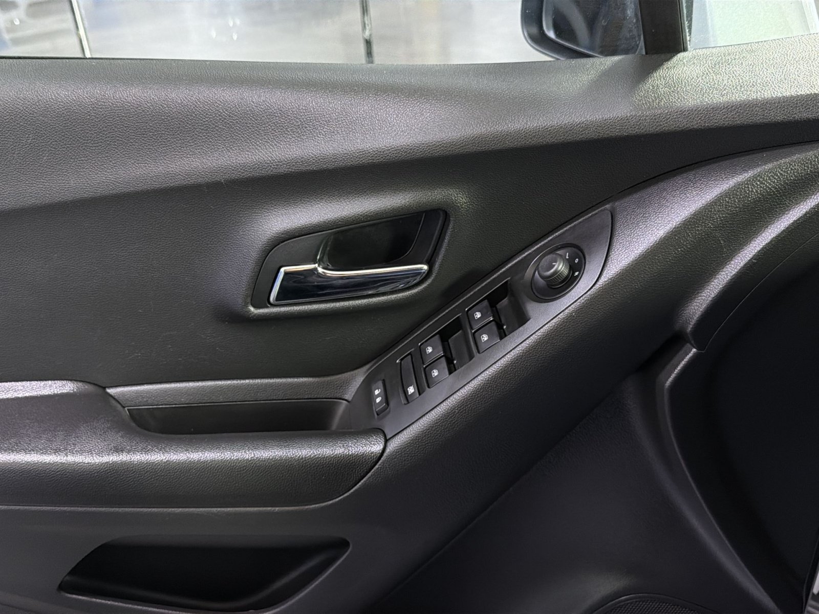 Used 2021 Chevrolet Trax LT AWD/4WD image 32