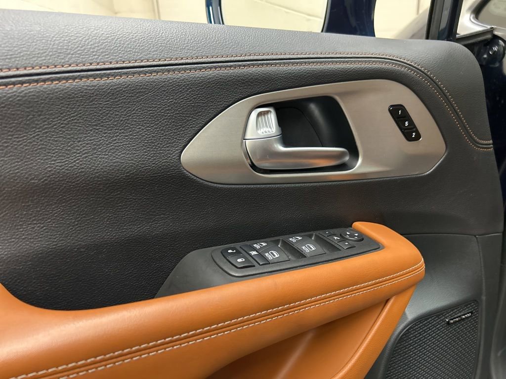 Used 2024 Chrysler Pacifica Pinnacle w/ Trailer Tow Group image 26