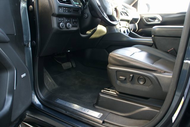 Used 2022 Chevrolet Suburban RST w/ Sport Performance Package image 16