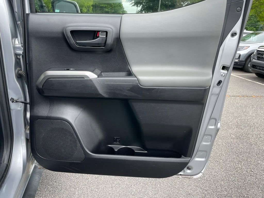 Used 2020 Toyota Tacoma SR5 RWD image 33