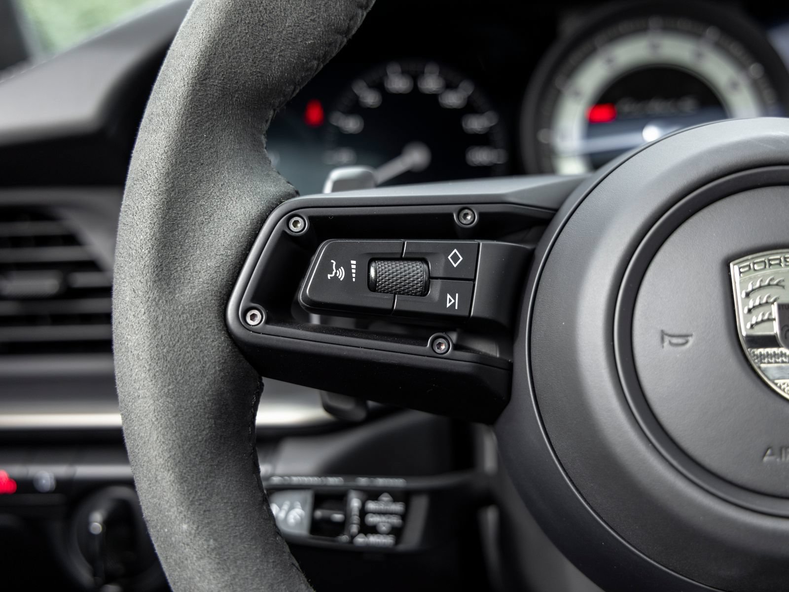 Certified 2025 Porsche 911 Turbo AWD/4WD image 36