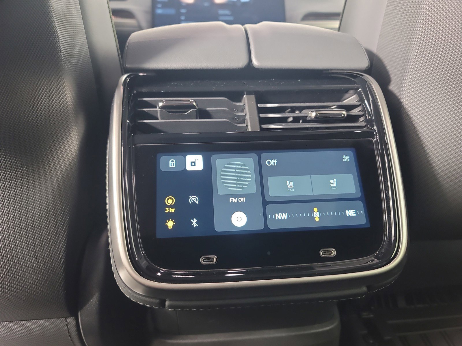 Used 2024 Rivian R1S Adventure AWD/4WD image 30