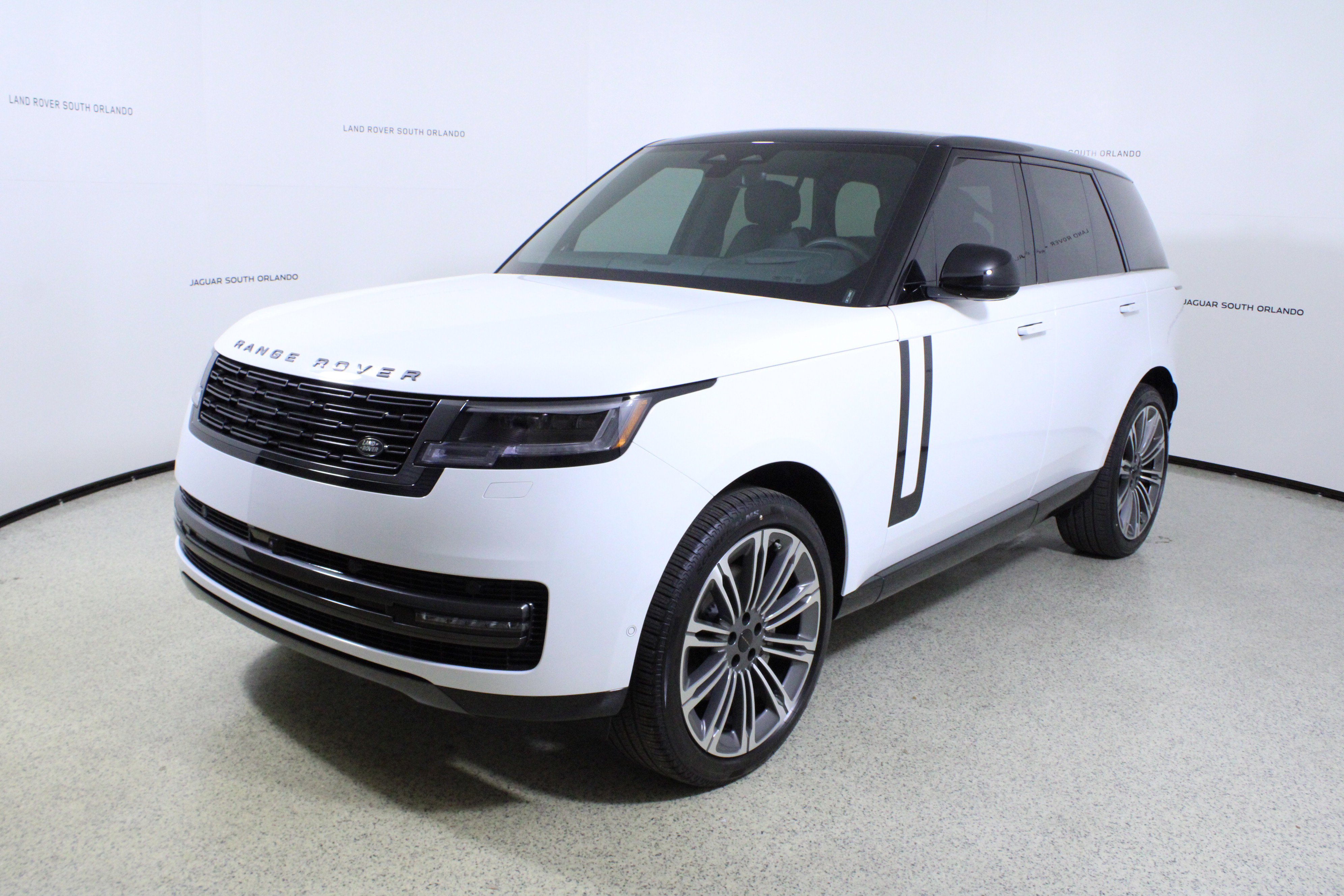 New 2026 Land Rover Range Rover SE image 4