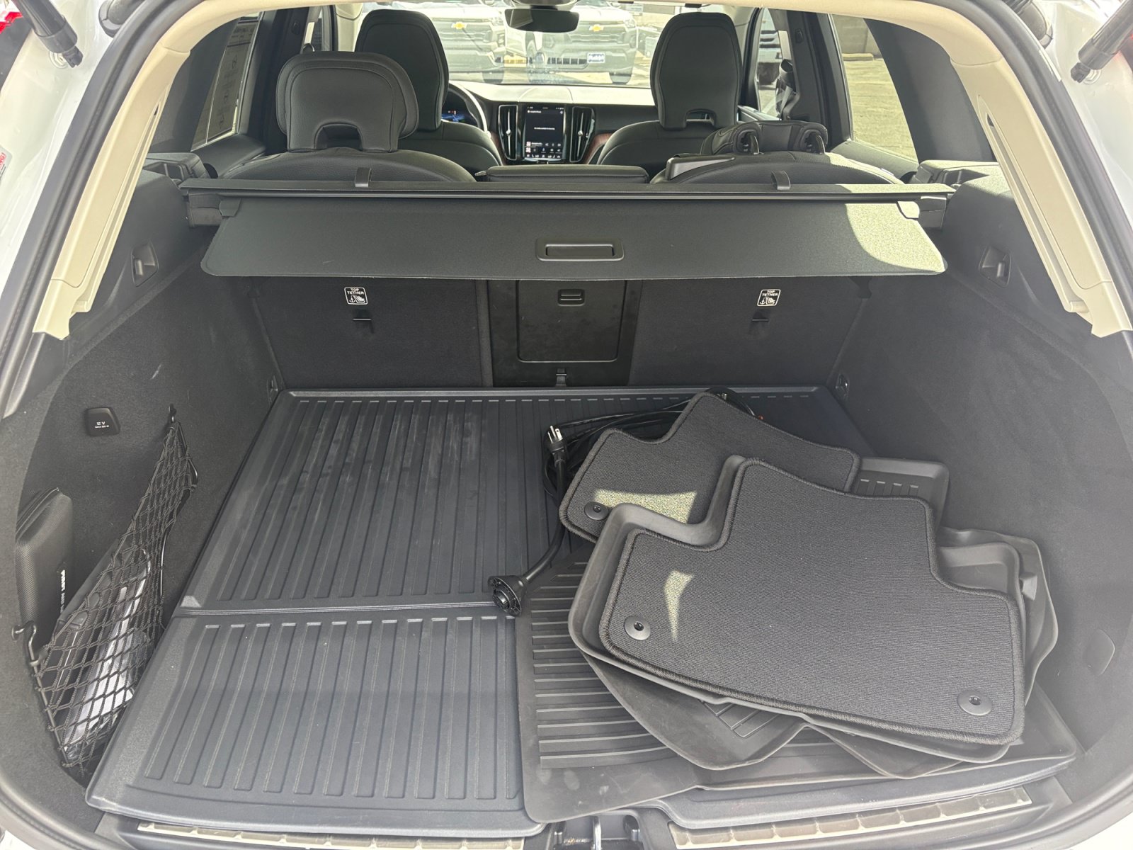 Used 2024 Volvo XC60 T8 Plus AWD/4WD image 27
