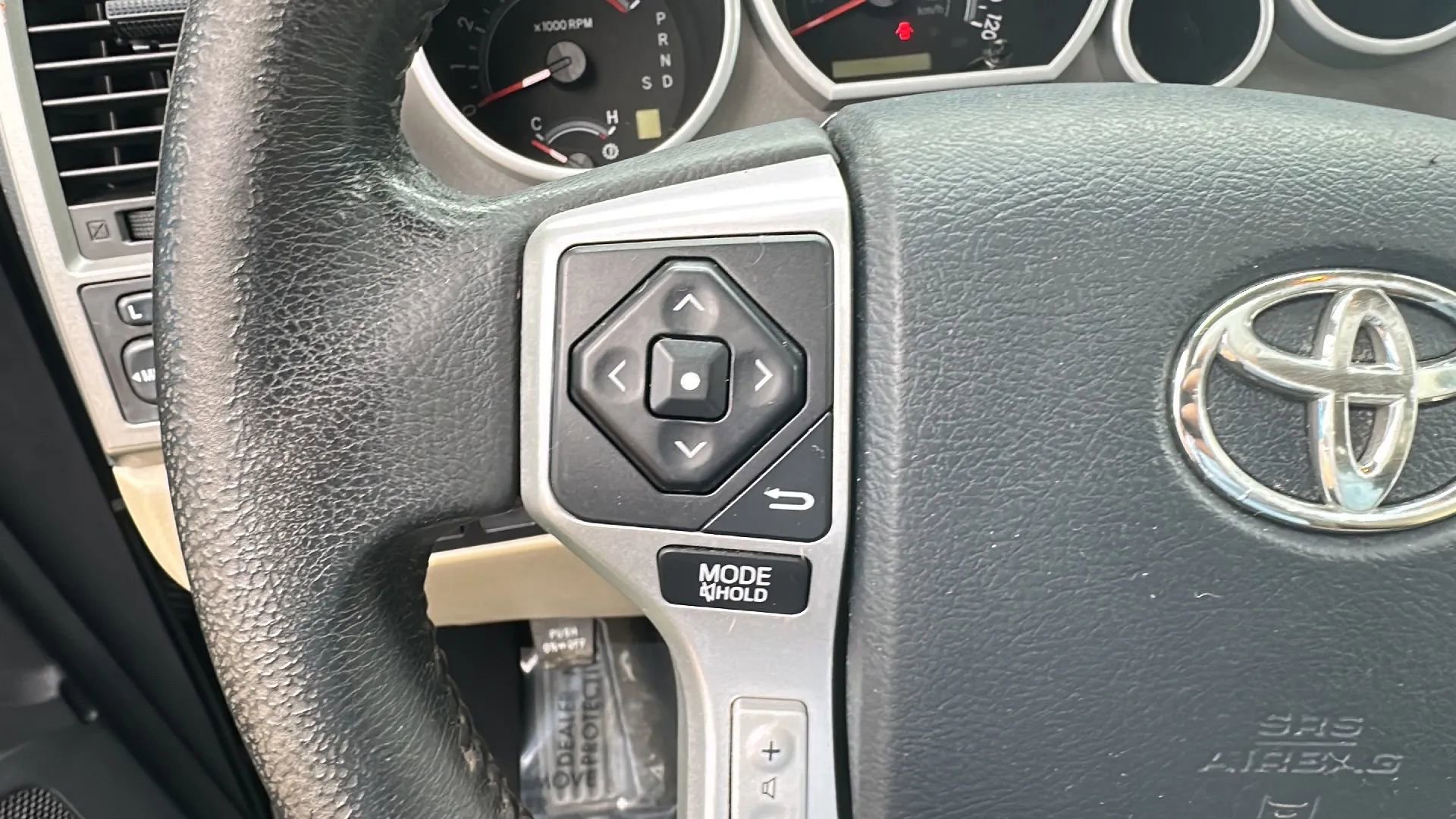 Used 2014 Toyota Sequoia SR5 AWD/4WD image 35