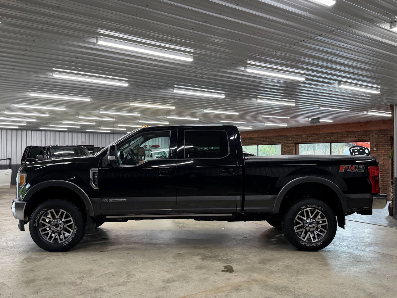 Used 2017 Ford F350 Lariat w/ Lariat Ultimate Package AWD/4WD image 2