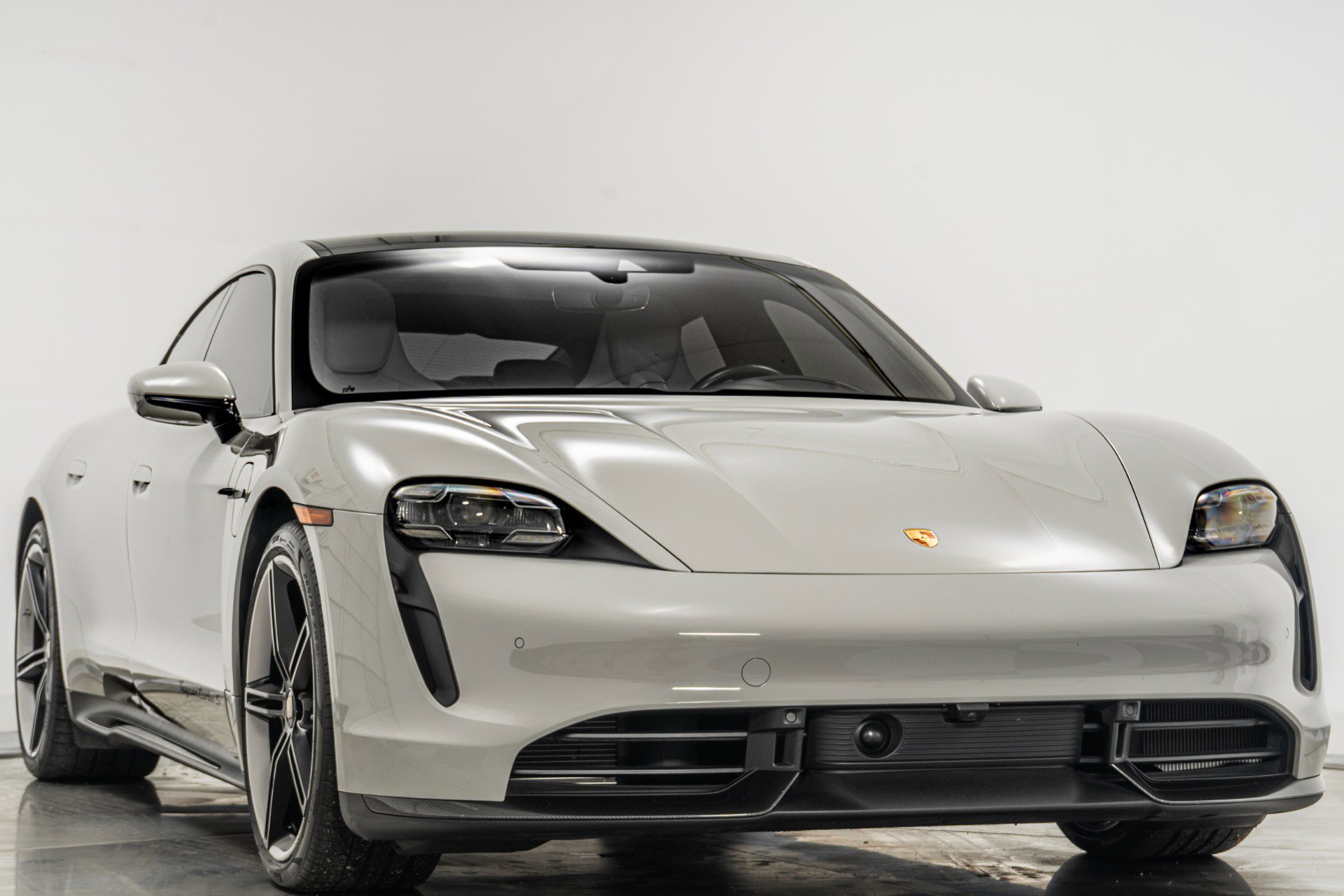 Used 2021 Porsche Taycan Turbo S image 3