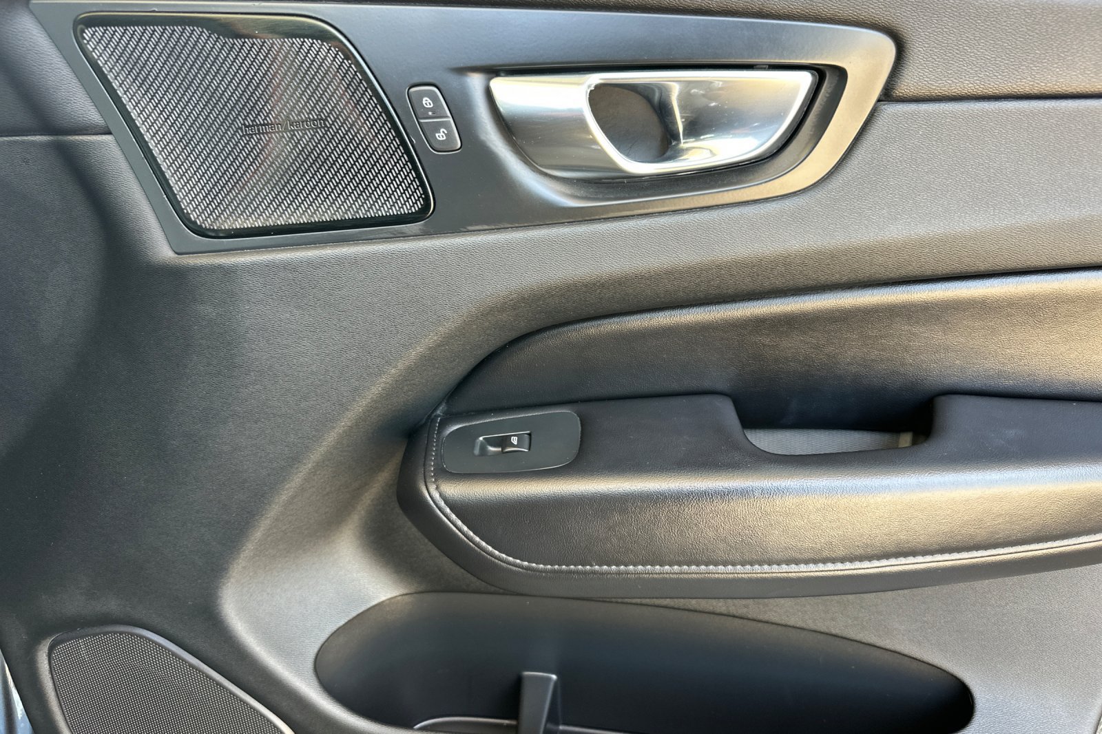 Certified 2023 Volvo XC60 B5 Plus w/ Protection Package Premier FWD image 20