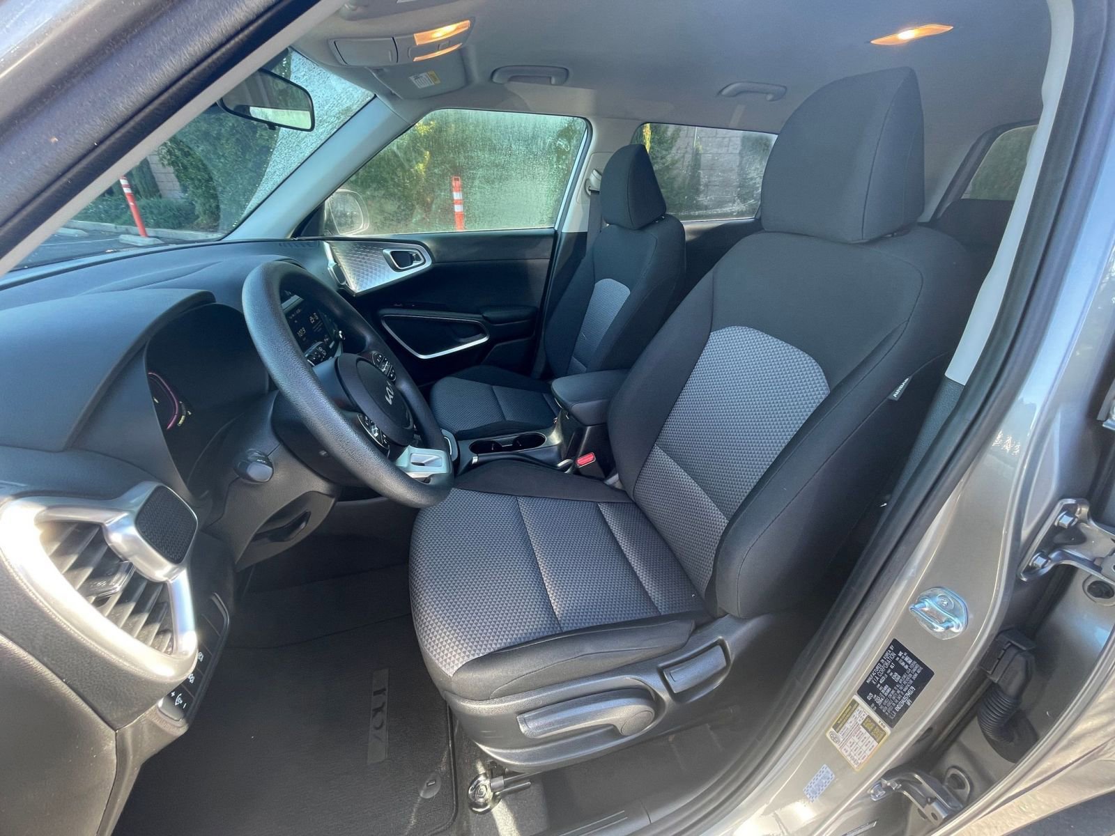 Used 2025 Kia Soul LX w/ LX Technology Package FWD image 34
