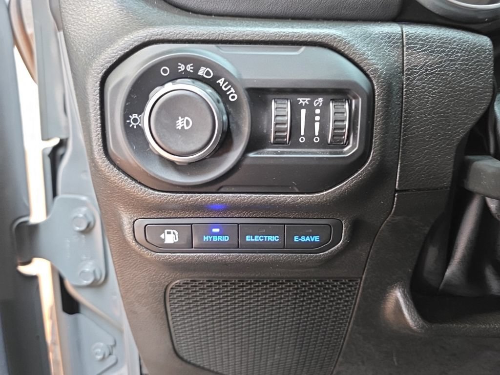 Used 2022 Jeep Wrangler Unlimited Rubicon 4xe AWD/4WD image 25
