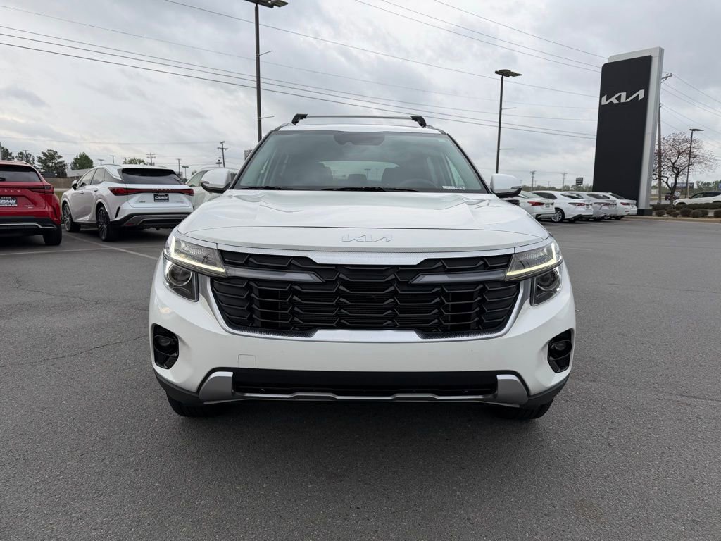 Used 2024 Kia Seltos EX image 2